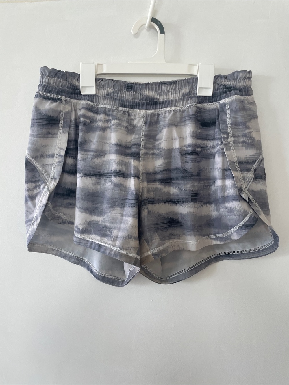 Athleta Gray Tie-Dye Striped Athletic Shorts